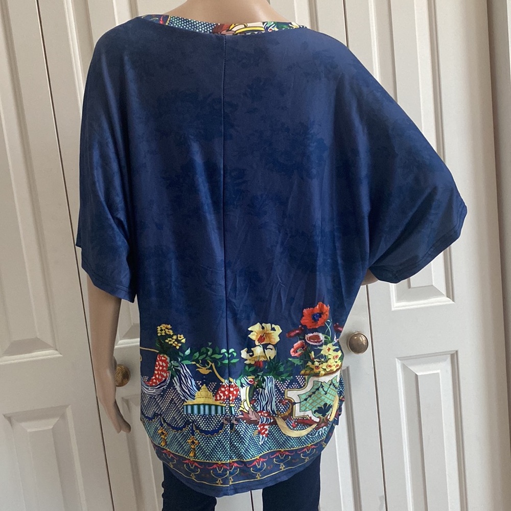 NWOT Love U Dear Womens 1X Adorable Bat Wing Navy Blouse. Floral and fun. - Picture 7 of 13